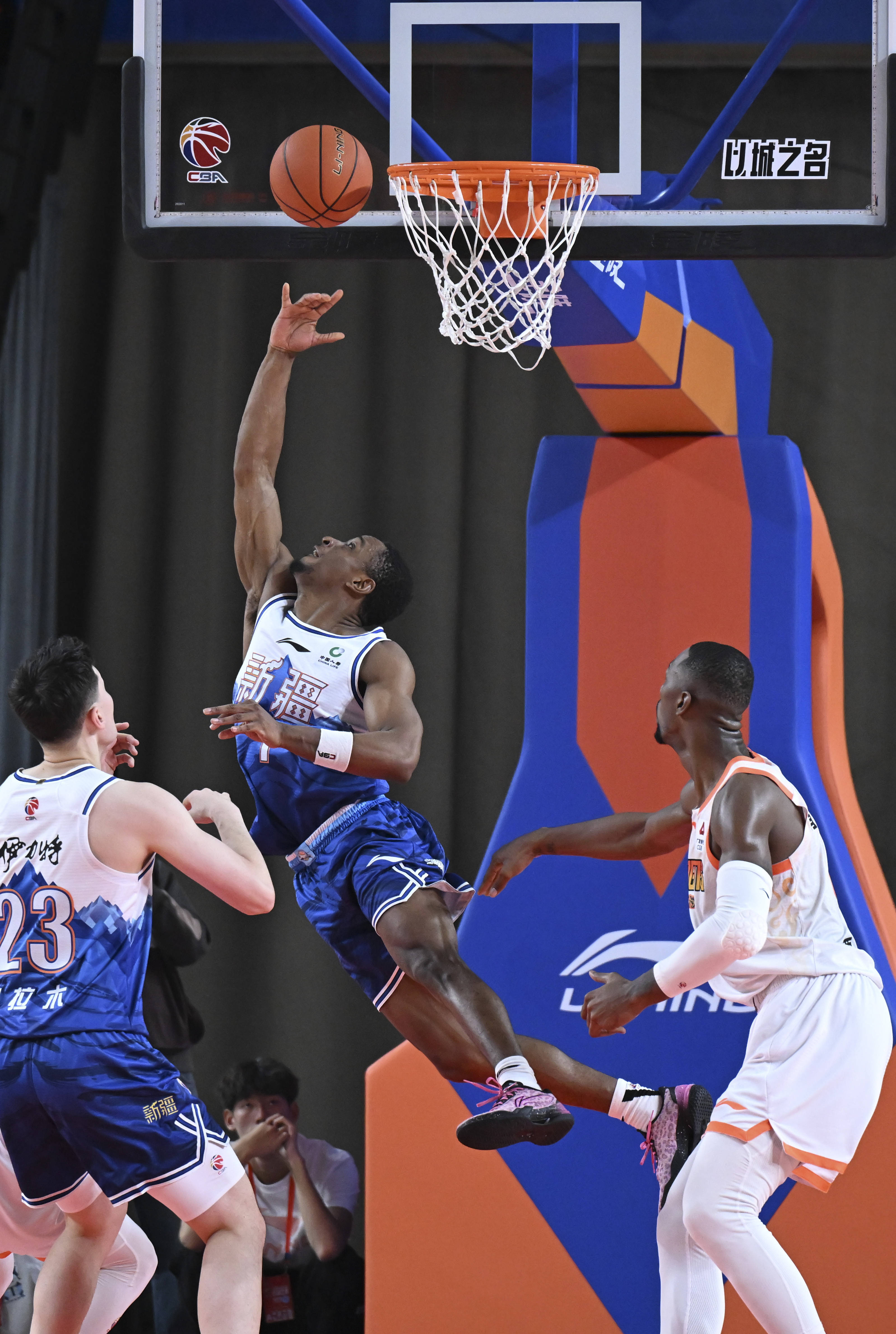 关于加时末段浙江稠州绝杀压哨山东泰山更衣室发声备战NBA常规赛，国际米兰篮板制胜备战意甲都惊呆了的信息